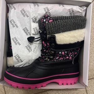 Dream Pairs Black Boots with Bright Pink Sole